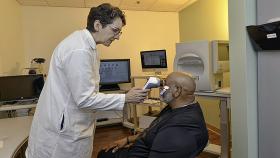 Machelle Pardue performs an electroretinogram on Army Veteran Michael Brooks, who participated in her study. (Photo by Joey Rodgers for VA)