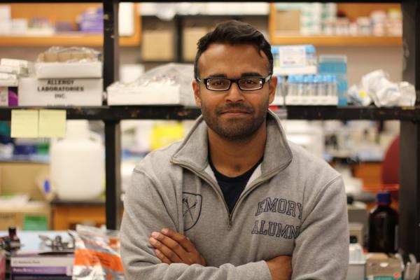 Dave Mathews in a lab at Emory University School of Medicine. Credit: Emory University / Mathews