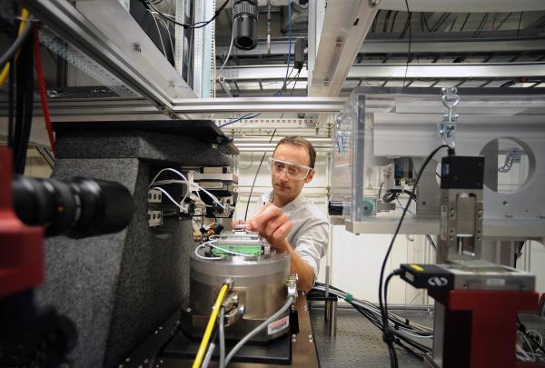 A thick section of a mouse brain is readied for imaging by highest-energy x-rays at Argonne National Laboratory's (ANL) Advanced Photon Source synchrotron. The imaging will be converted into a graphic depiction of the brain at the meso-scale, a level that could be useful in better understanding brain signaling. Credit: Argonne National Laboratory / R. Fenner