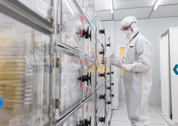 Georgia Tech graduate research assistant Mason Chilmonczyk prepares to fabricate a Dynamic Mass Spectrometry Probe in the Institute of Electronics and Nanotechnology’s Marcus Building clean room. (Credit: Rob Felt, Georgia Tech)